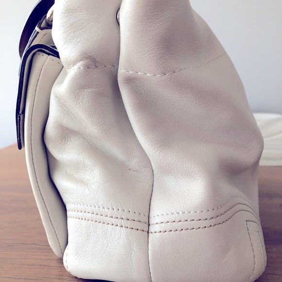 Coach - leather handbag - like new - Picture 4 of 6